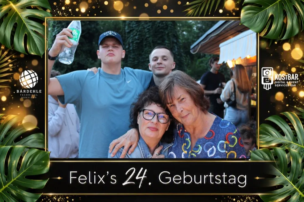 Fotodruck von der Gartenparty mit mehreren Gästen